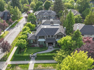4281 Pine Crescent - 4