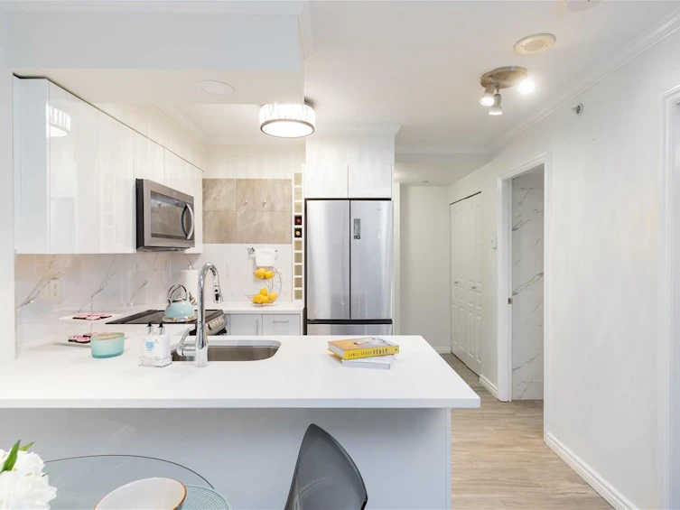 301-1189 Howe Street, Vancouver, BC, V6Z 2X4