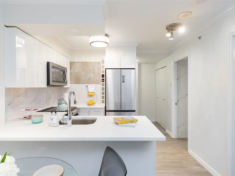 301 - 1189 Howe Street, Vancouver BC V6Z 2X4