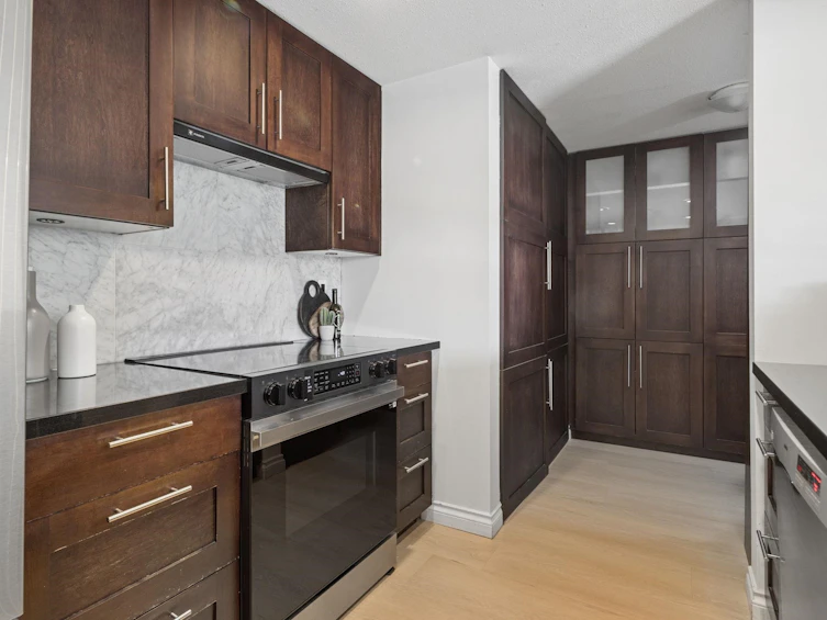 301-1502 Island Park Walk, Vancouver, BC, V6H 3Z8 - 12