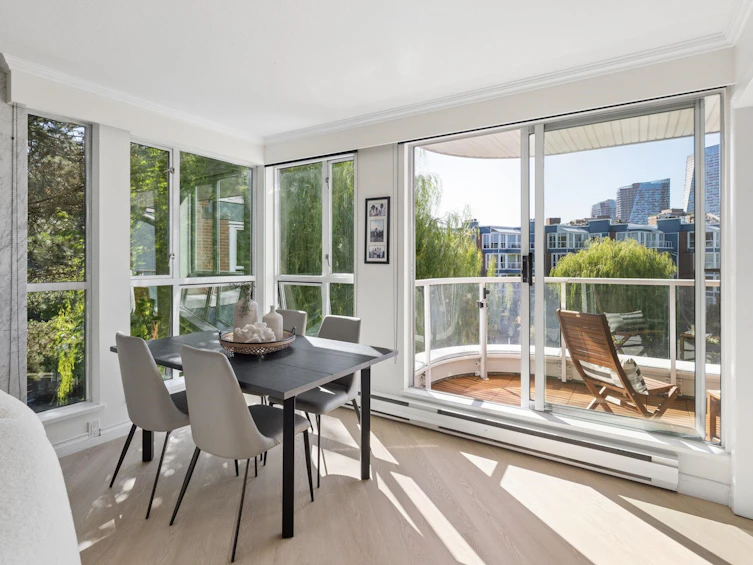301-1502 Island Park Walk, Vancouver, BC, V6H 3Z8 - 3
