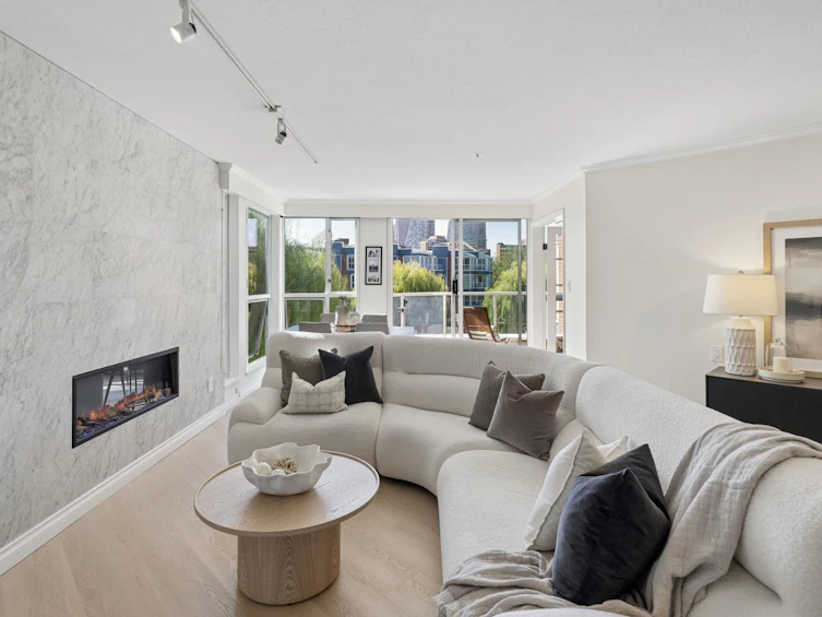 301-1502 Island Park Walk, Vancouver, BC, V6H 3Z8 - 2