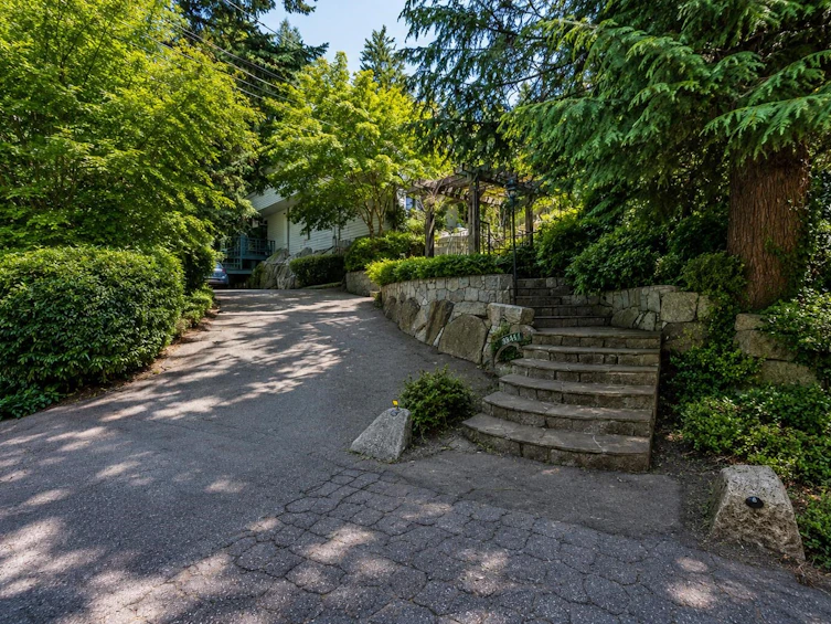 3841 Bayridge Avenue, West Vancouver, BC, V7V 3J3 - 35