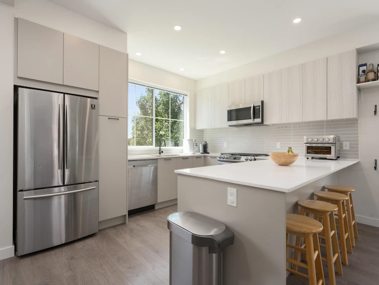 82-488 Furness Street, New Westminster, BC, V3M 0M1 - 2