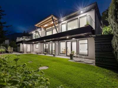 255 Sandringham Crescent - 2