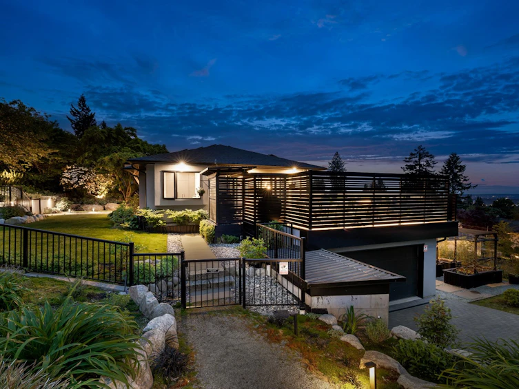 255 Sandringham Crescent, North Vancouver, BC, V7N 2R7