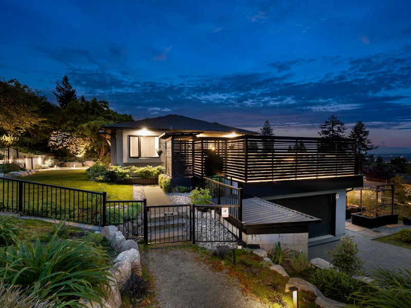 255 Sandringham Crescent, North Vancouver BC V7N 2R7