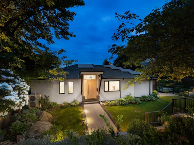 255 Sandringham Crescent - 3