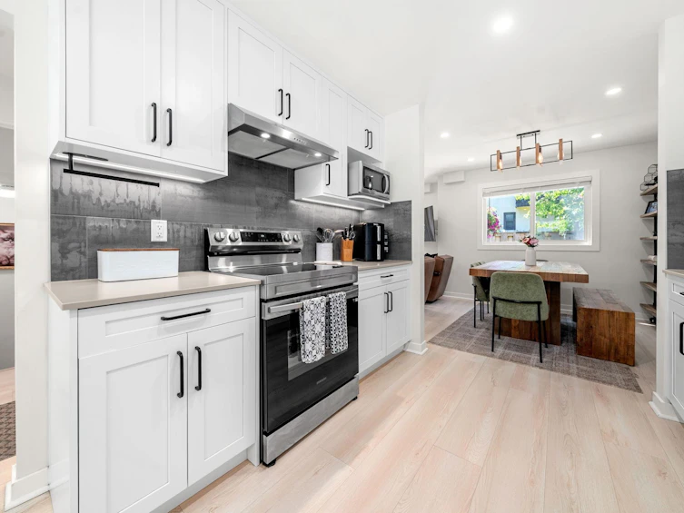 1206 Premier Street, North Vancouver, BC, V7J 2H4 - 2