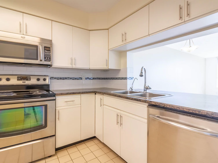 907-6055 Nelson Avenue, Burnaby, BC, V5H 4L4 - 9