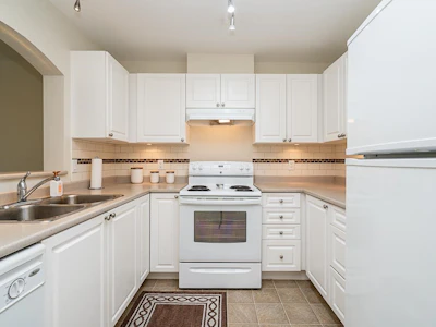 137-2980 Princess Crescent - 3