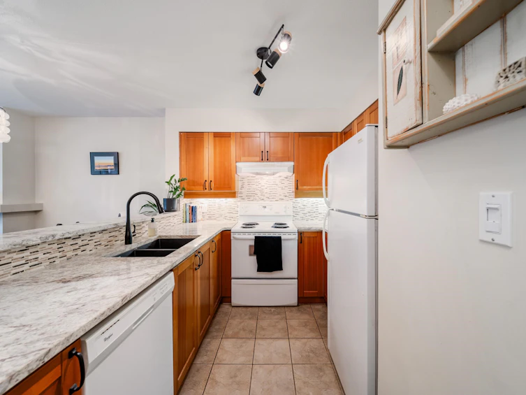 202-3727 W 10th Avenue, Vancouver, BC, V6R 2G5 - 7