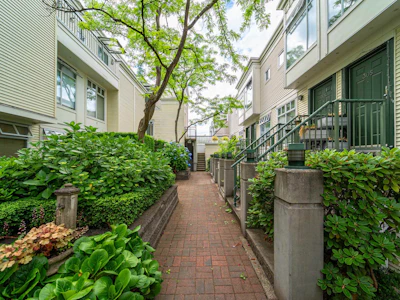 202-3727 W 10th Avenue - 5