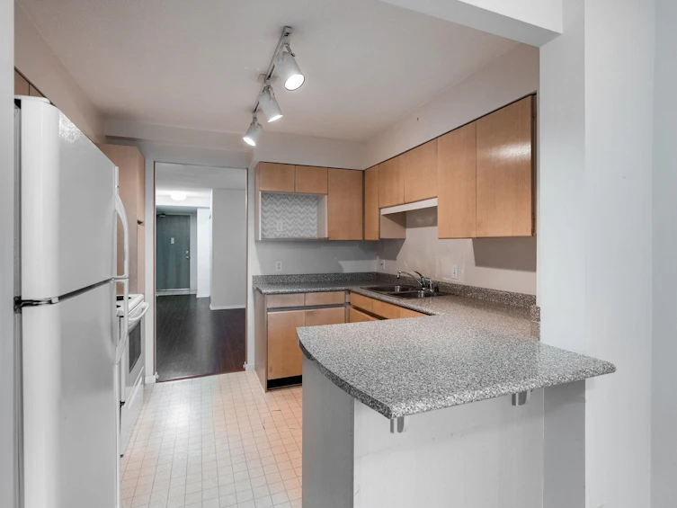 305-8811 Lansdowne Road, Richmond, BC, V6X 3T4 - 11