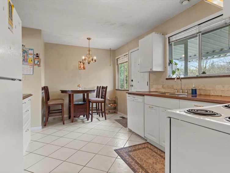 3180 Coronation Court, Abbotsford, BC, V2T 4J7 - 8