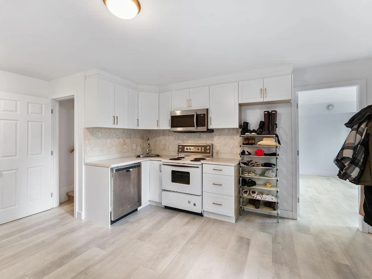 14180 Kindersley Drive, Surrey, BC, V3R 5P5 - 18