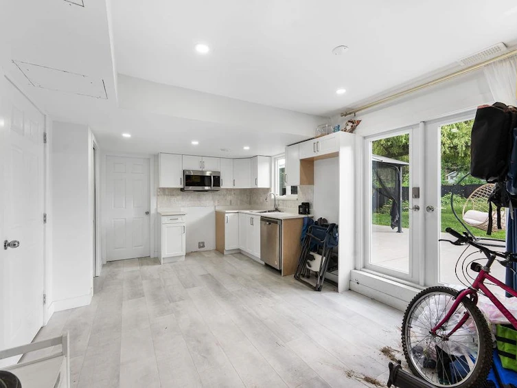 14180 Kindersley Drive, Surrey, BC, V3R 5P5 - 22