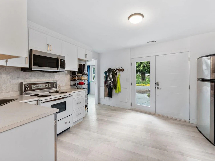 14180 Kindersley Drive, Surrey, BC, V3R 5P5 - 17