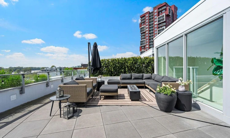 607-3438 Sawmill Crescent