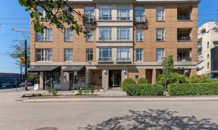 308-205 E 10th Avenue