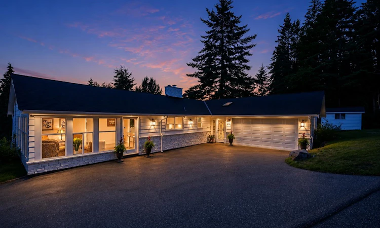 638 King Georges Way