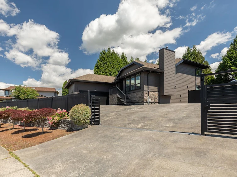 12060 202 Street, Maple Ridge, BC, V2X 8X5