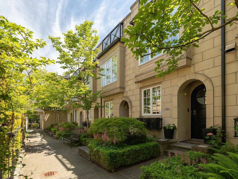 2943 Laurel Street, Vancouver BC V5Z 3T4