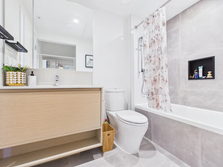 805-13745 George Junction, Surrey, BC, V3T 0V8 - 12