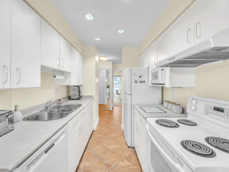 401-1718 Nelson Street, Vancouver, BC, V6G 1M8 - 2