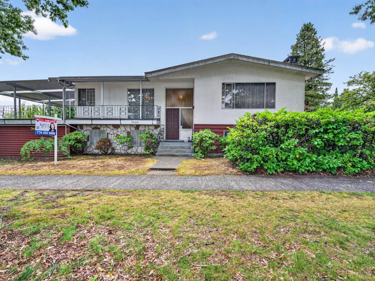 3660 E 22nd Avenue, Vancouver, BC, V5M 2Z7 - 2