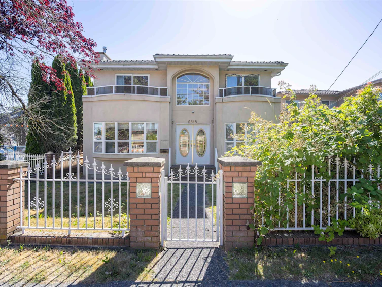 6818 Gilley Avenue, Burnaby, BC, V5J 4W7