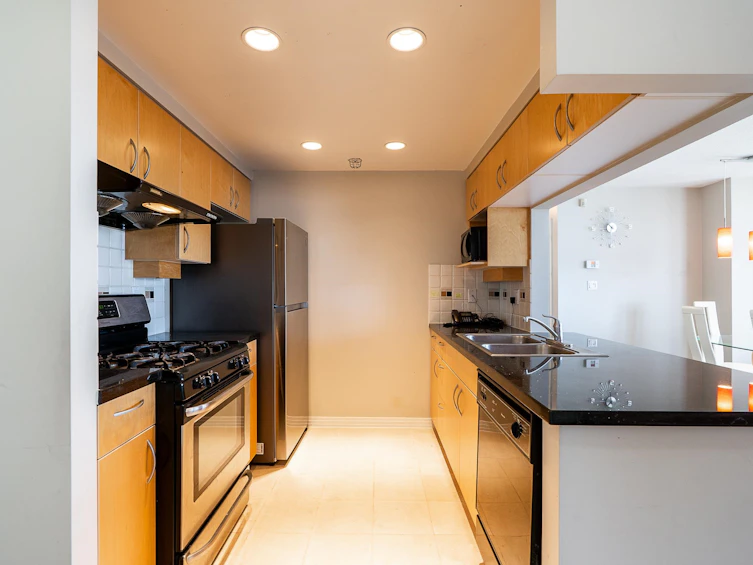 2303-1199 Marinaside Crescent, Vancouver, BC, V6Z 2Y2 - 5