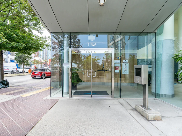 2303-1199 Marinaside Crescent, Vancouver, BC, V6Z 2Y2 - 2