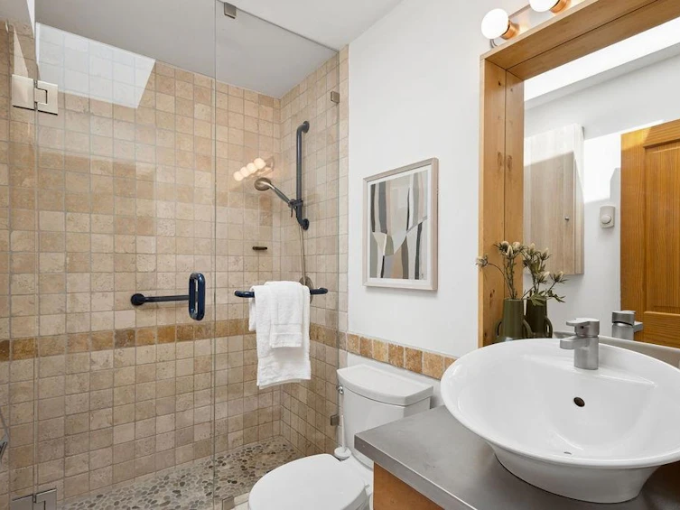 PH2-1915 E Georgia Street, Vancouver, BC, V5L 2B7 - 17