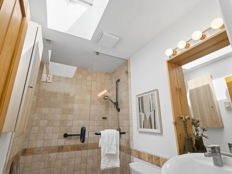 PH2-1915 E Georgia Street, Vancouver, BC, V5L 2B7 - 16