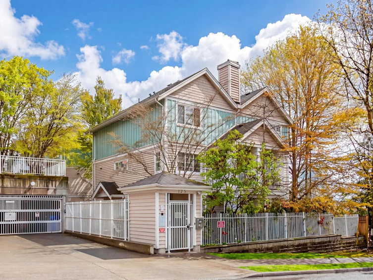1-123 Seventh Street, New Westminster, BC, V3M 6Y2