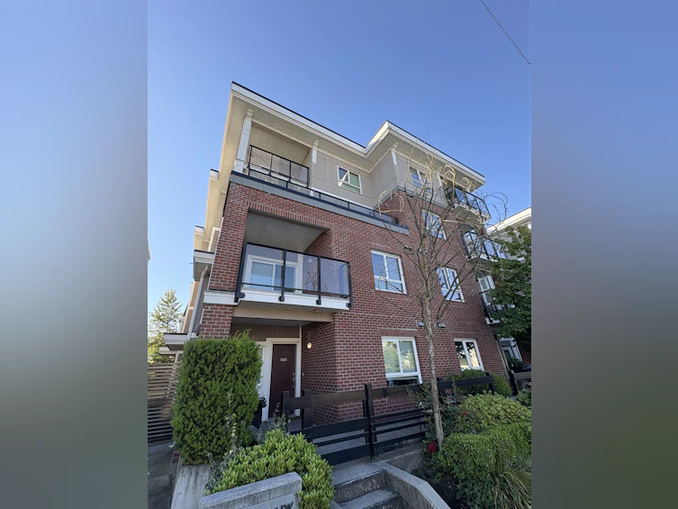 303-4882 Slocan Street, Vancouver, BC, V5R 2A3 - 2