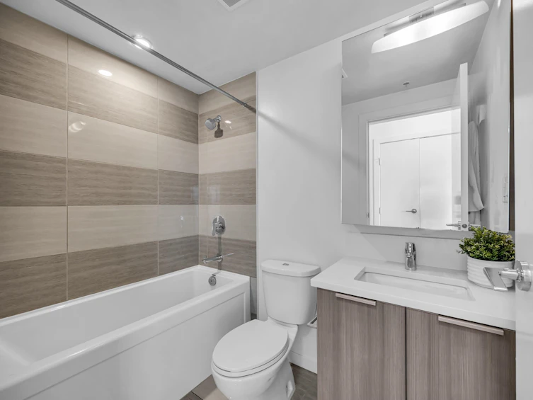 1103-13308 Central Avenue, Surrey, BC, V3T 0M4 - 17