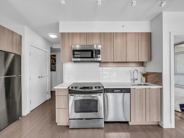 1103-13308 Central Avenue, Surrey, BC, V3T 0M4 - 5