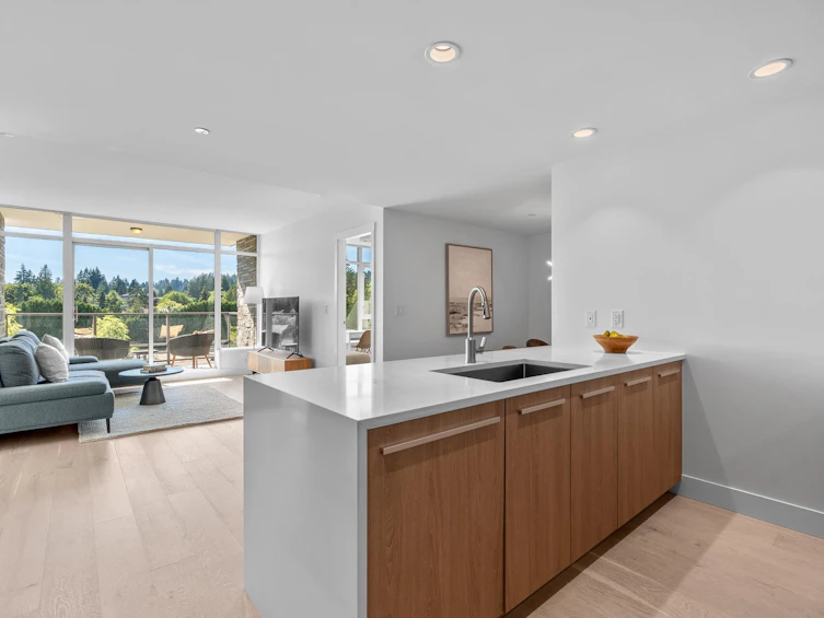 404-1210 E 27th Street, North Vancouver, BC, V7J 0C5 - 2