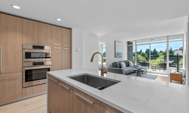 404-1210 E 27th Street