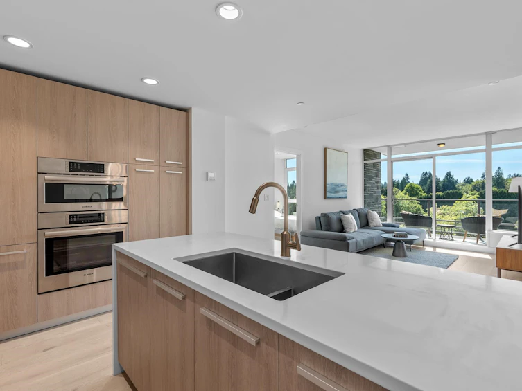404-1210 E 27th Street, North Vancouver, BC, V7J 0C5