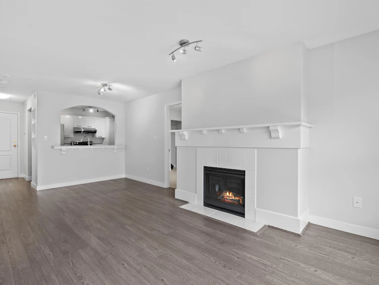 304-5500 Lynas Lane, Richmond, BC, V7C 5R5 - 4