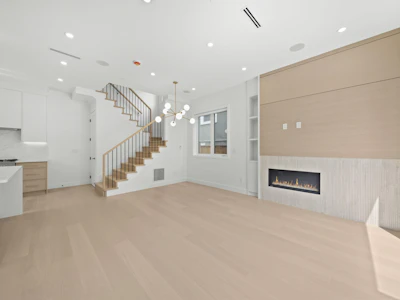 1-6461 E Prince Edward Street - 2