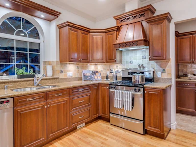 3395 Thompson Crescent - 3