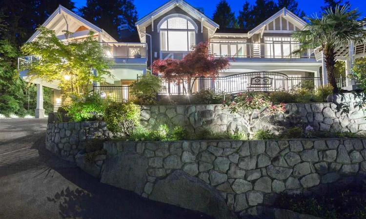 3395 Thompson Crescent