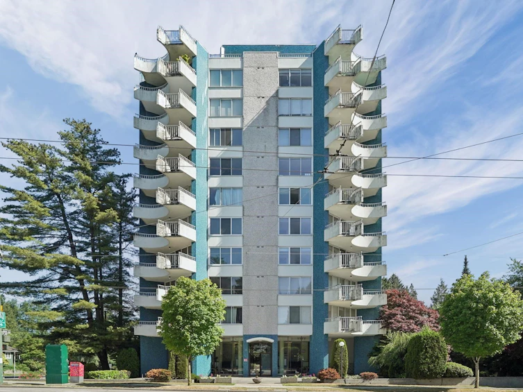201-4691 W 10th Avenue, Vancouver, BC, V6R 2J3