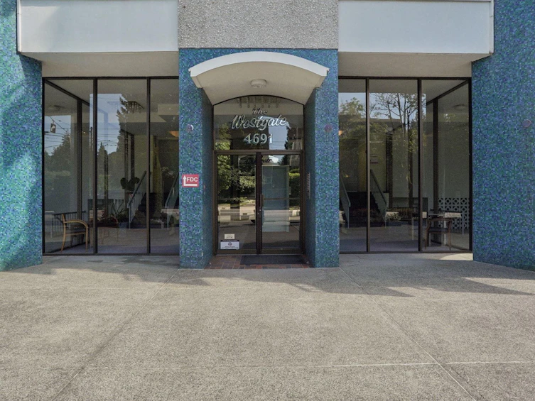 201-4691 W 10th Avenue, Vancouver, BC, V6R 2J3 - 4