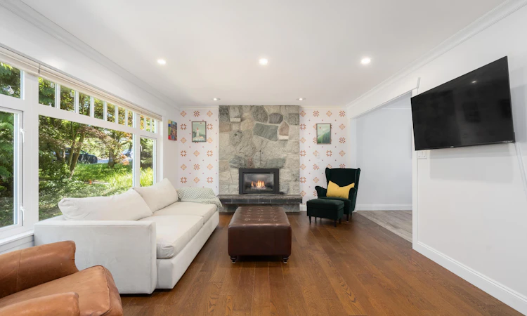 457 W 23rd Street