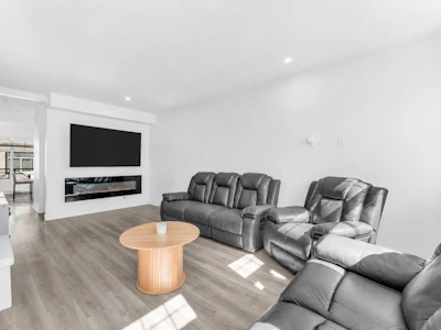 15-14377 60 Avenue - 3
